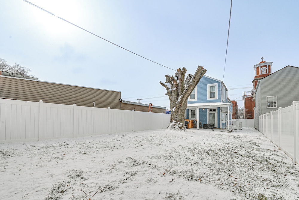 Family-friendly Louisville Gem: Prime Location!