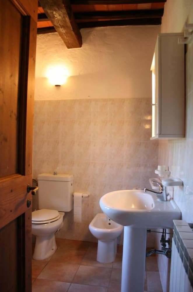Cortona Vacations - Stunning private villa with private pool, WIFI, TV, pets allowed and parking, close to Cortona - Property Image 8