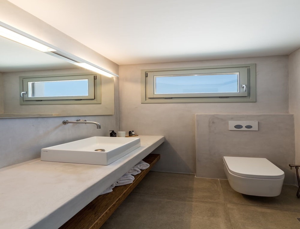Charming Villa Near Ftelia Beach