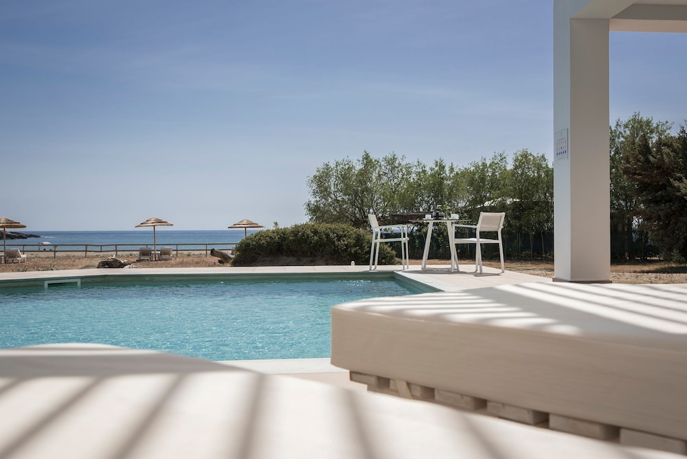 Cedar Bay Beachside Villas