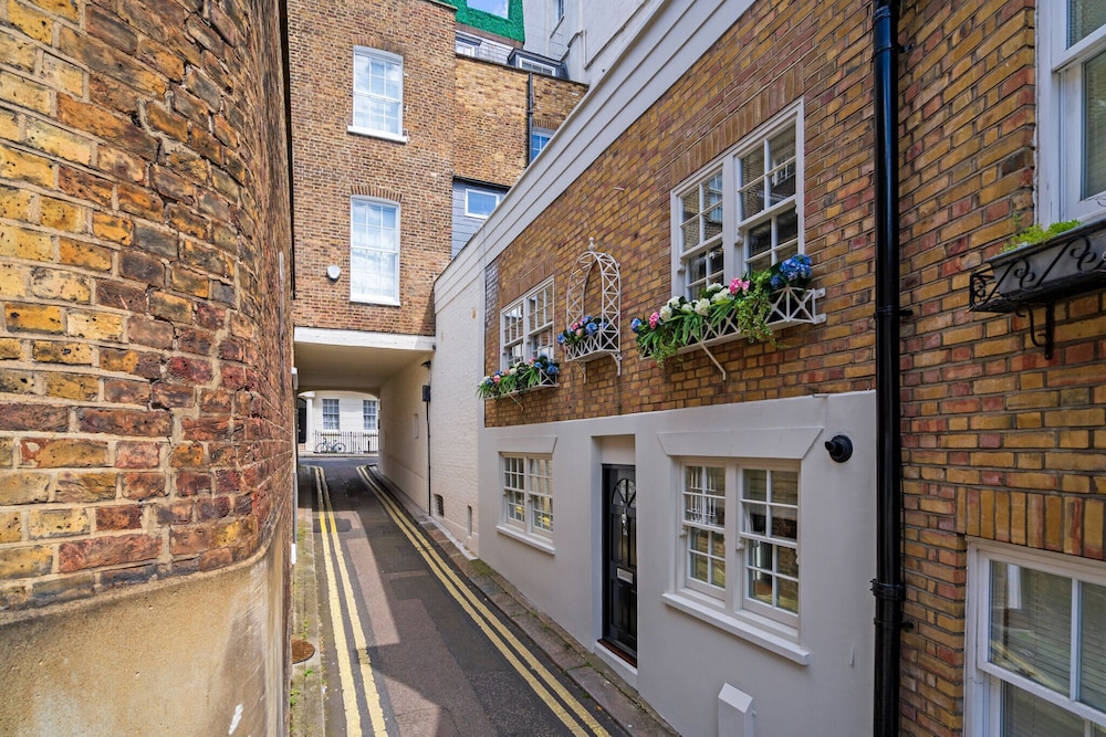 3 Bedroom Mews House - Marble Arch