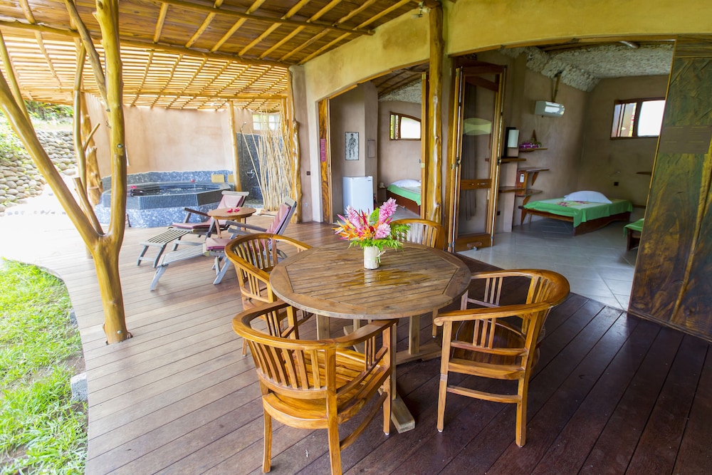 Vanira Lodge