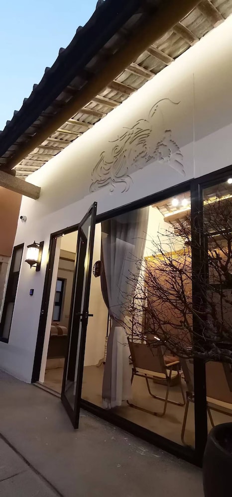 Serenity Courtyard Hotel