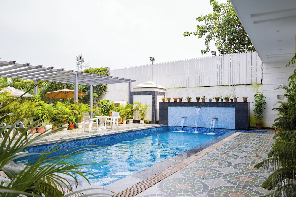 Versace Farms 5 BHK With Pvt Pool