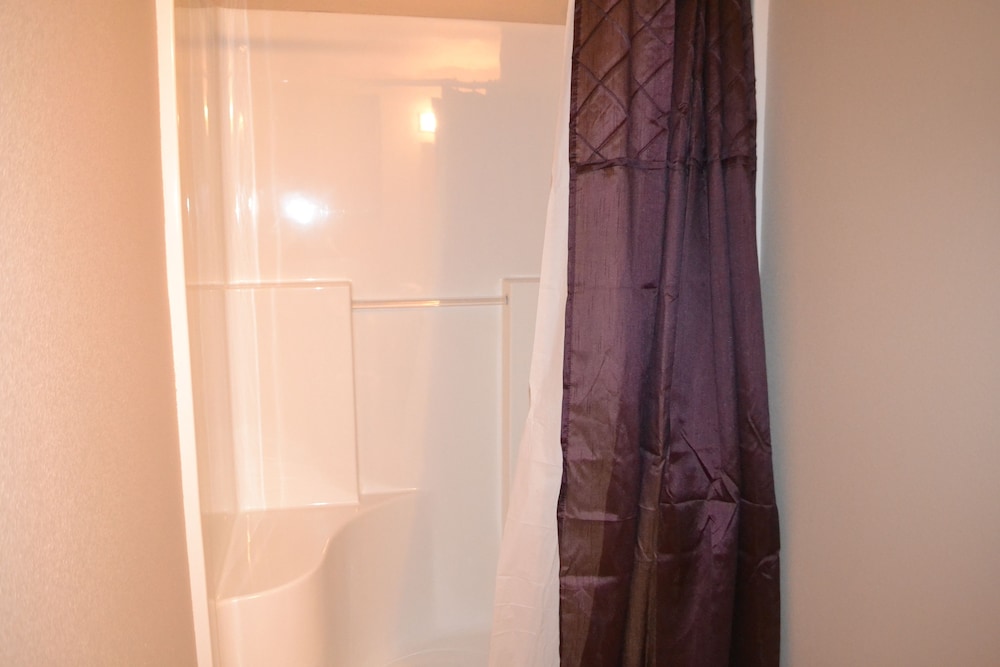 Bismarck Vacations - Bismarck Motor Motel - Property Image 5