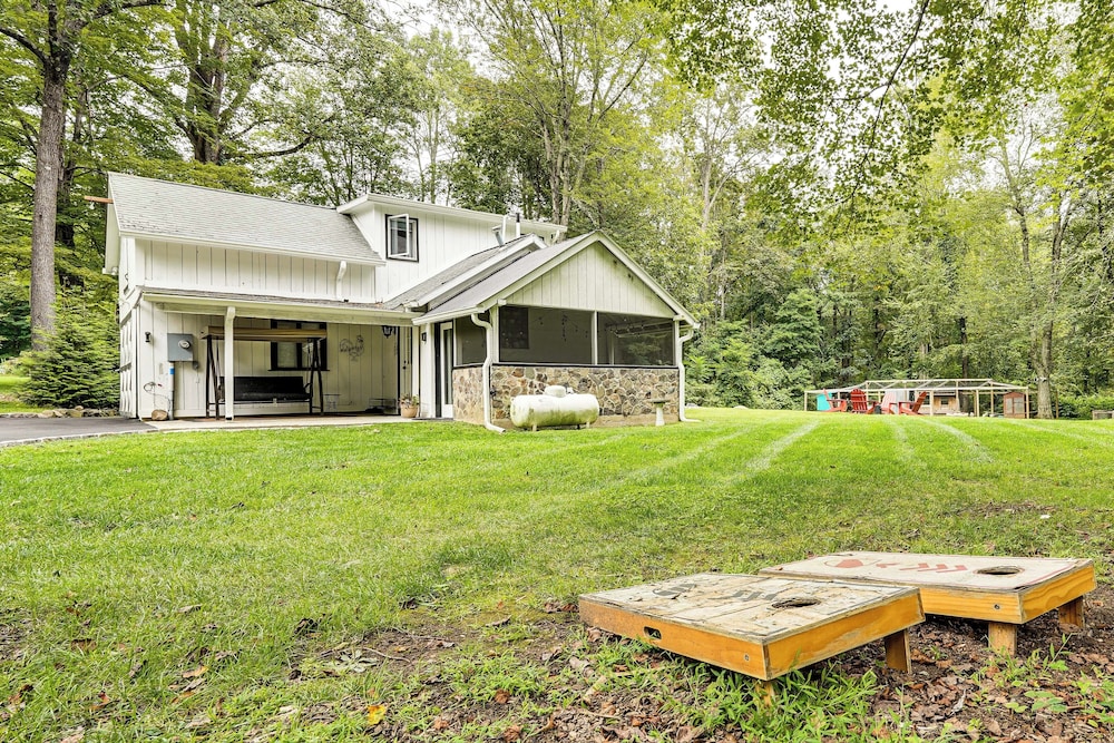 Chickens On-site: Cottage, 2 Mi to Saugatuck Falls