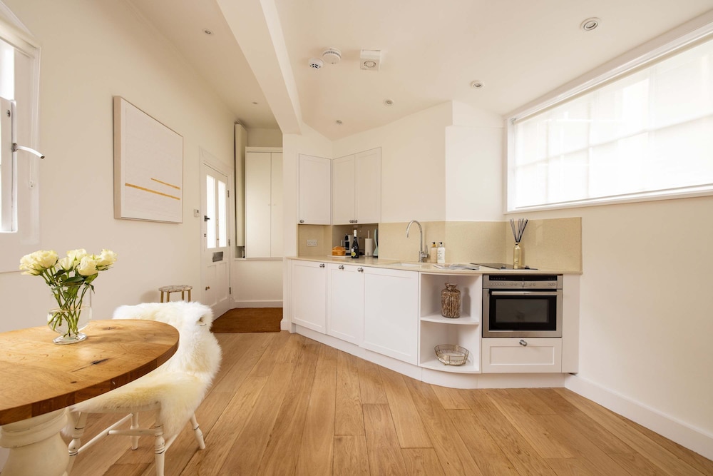 Charming One-bedroom Retreat in Historic Bath