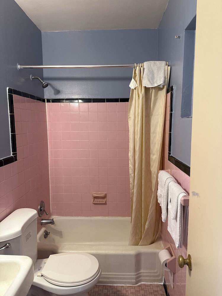 Shady Grove Motel
