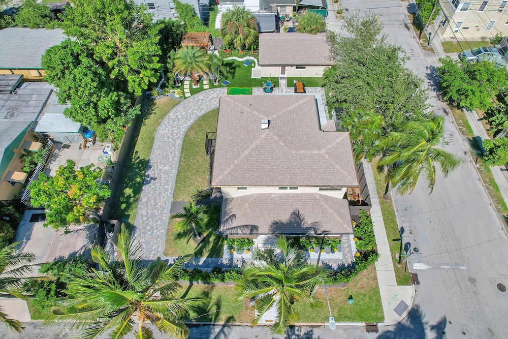 Immaculate 3-bed House in West Palm Beach view 4