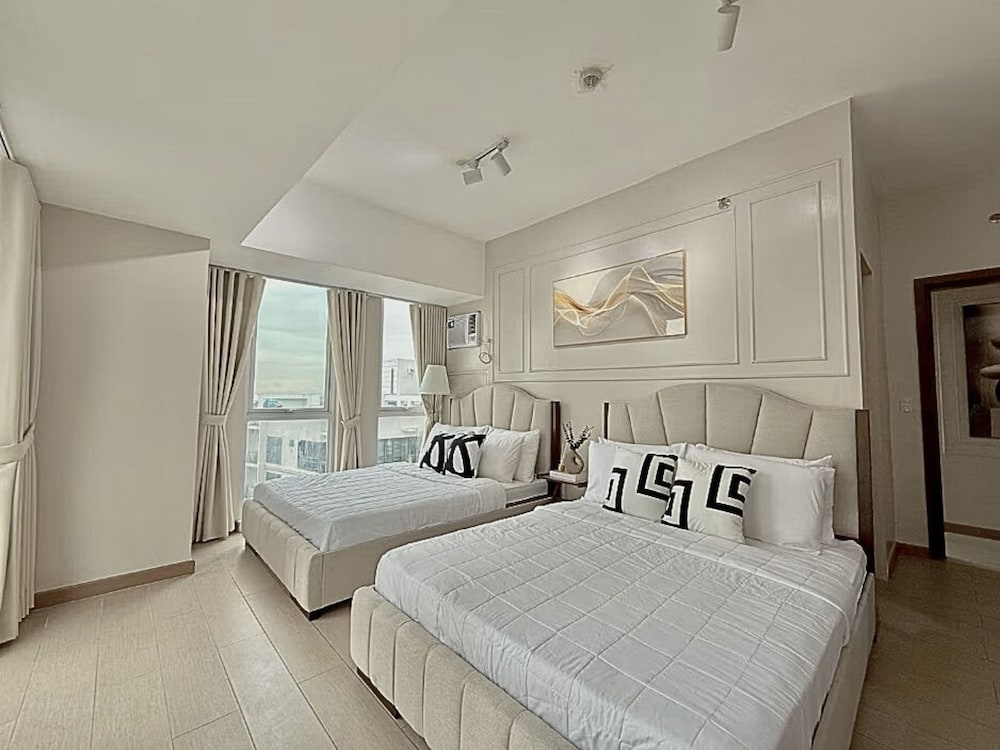 Live Luxury Living at BGC Venice