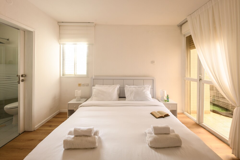 Seaside Escape with Private Patio by Sea N Rent view 4