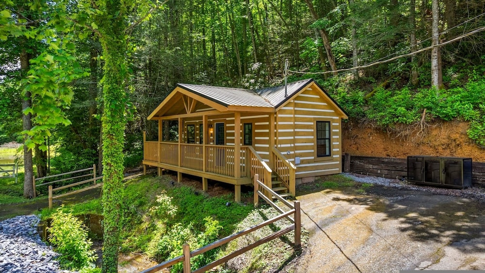 Group Getaway Modern Cabins Sleep 16 Gatlinburg