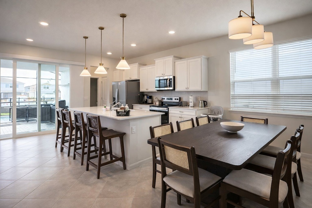 Luxury 5BR Home w/ Pool, Cinema & Game Room