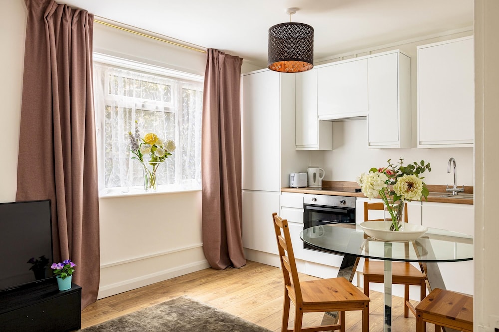 Beautiful 1 Bedroom Apartment With a Garden in Fulham