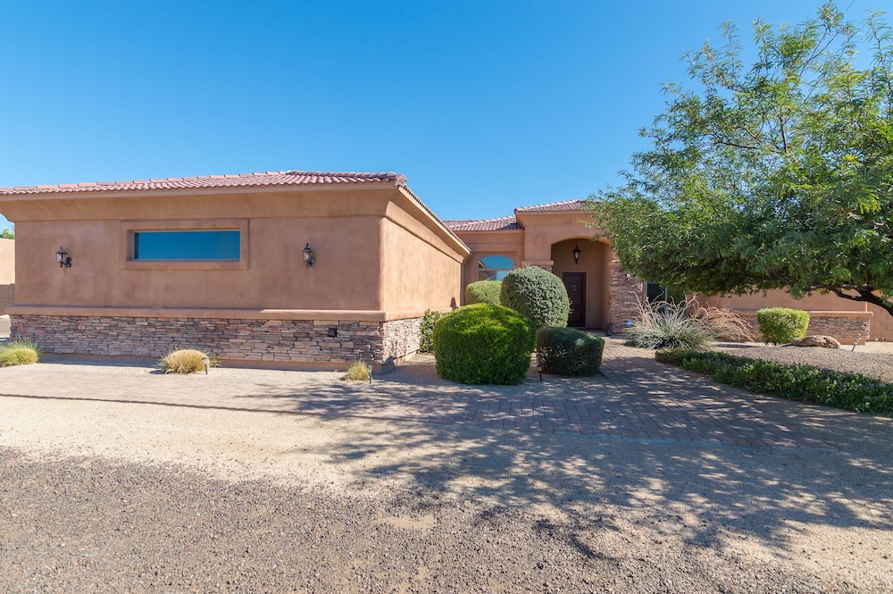 Casa Vista 4 Bedroom Home by RedAwning