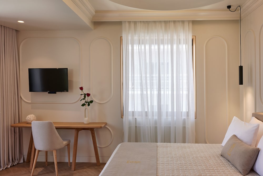 Dwell - Elegant City Stay