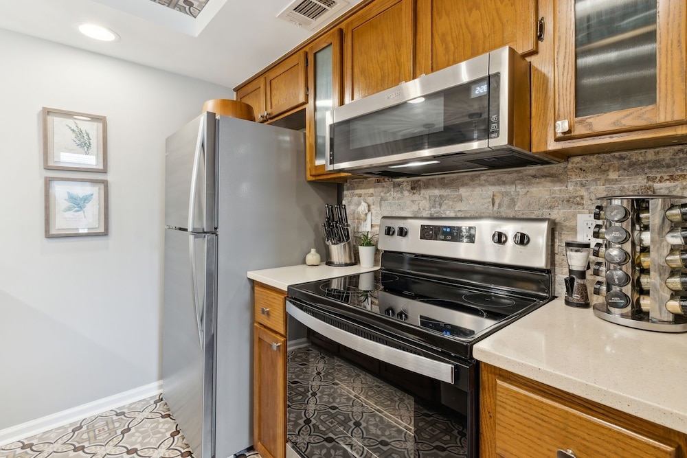 2754 1st Ave. A 2 Bedroom Duplex