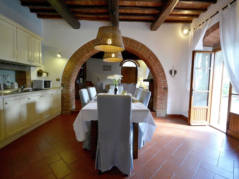 Villa in Cortona With Pool & Countryside Views view 4