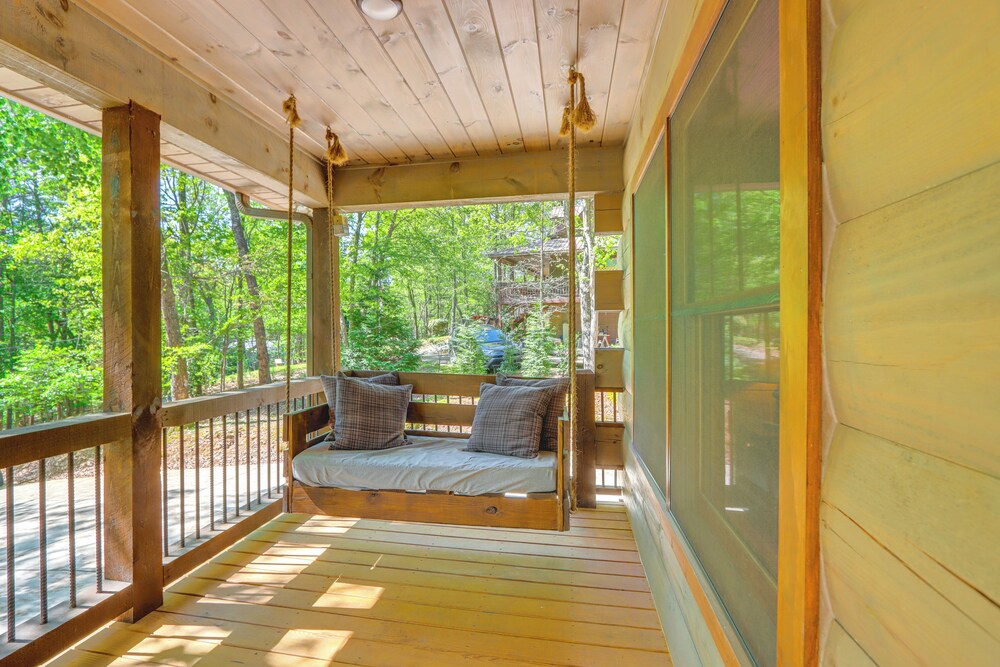 Ellijay Mountain Cabin w/ Hot Tub & Spacious Deck