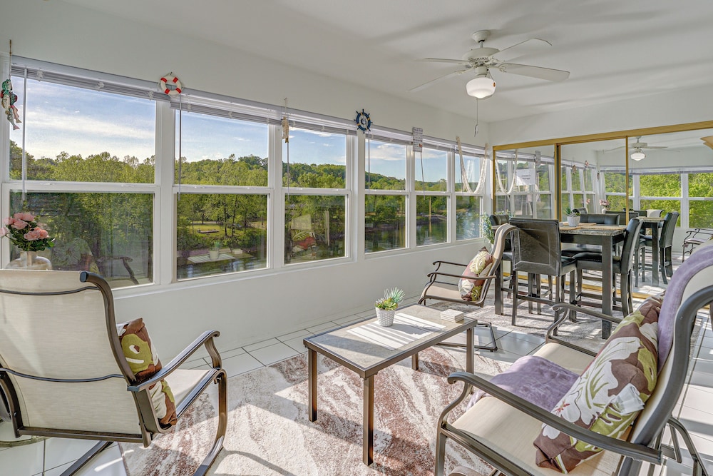 Updated Branson Condo w/ Lake Taneycomo Views!