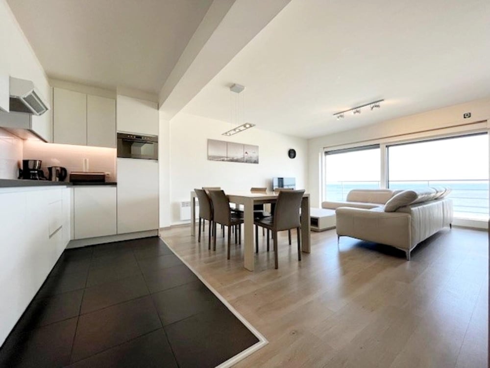 Stylish Flat With Sea Views