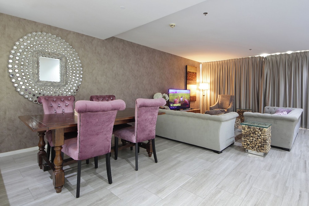 Silk Valley - Luxury 1B with Lake View