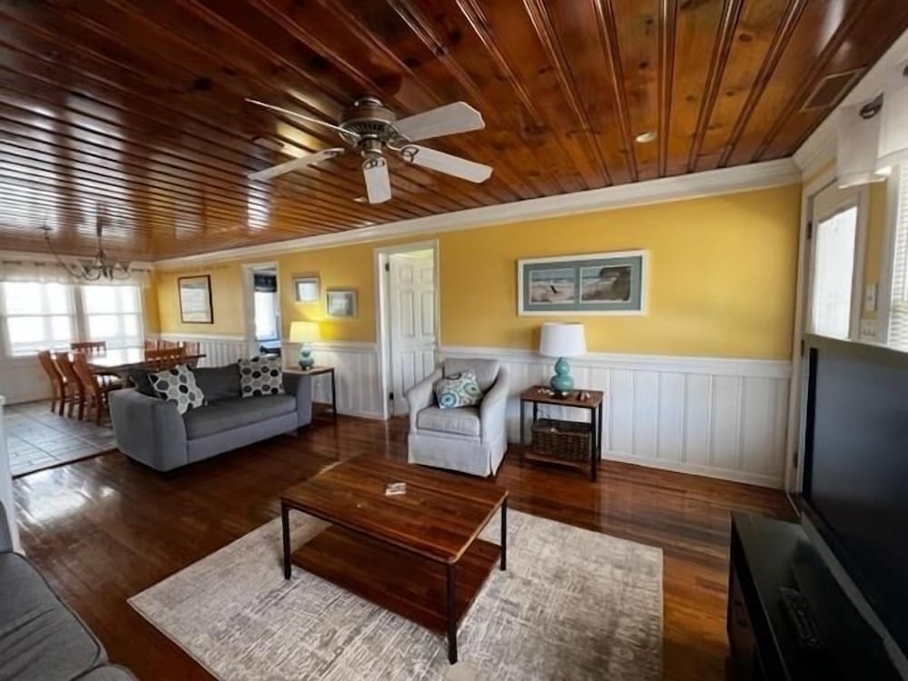 The Ocean House 6 Bedroom Home by RedAwning
