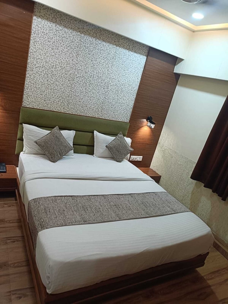 HOTEL RJ RESIDENCY C.G.ROAD