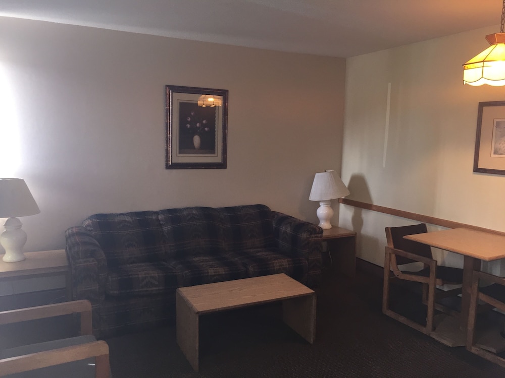 Tyee Village Motel