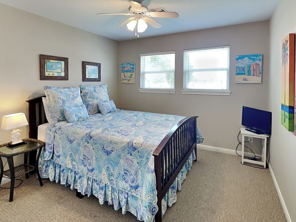 Molly's Dune by Ryson Vacation Rentals