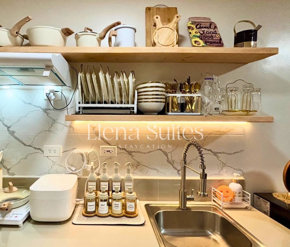Aesthetic Cozy Stay With Ps4, Netflix & Coffee Nook - Elena Suites Staycation
