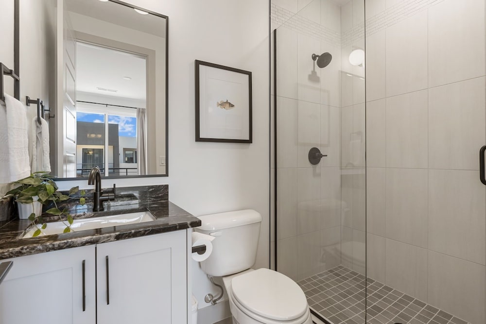 The Fish Bowl 6 Bedroom Townhouse