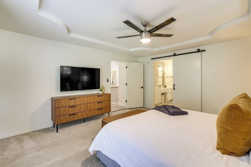 Bike, Golf, Swim: Modern Bella Vista Home w/ Deck!