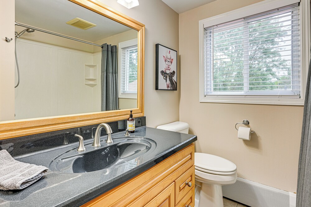 1 Mi to Dtwn: Suburban Home w/ Yard in Owosso