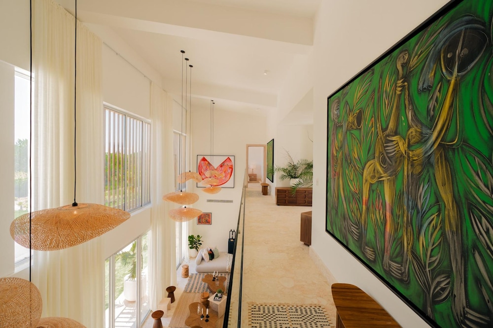 Modern 6 BDR Golf Front Villa in Luxury Beach Resort w Pool and Heated Jacuzziz