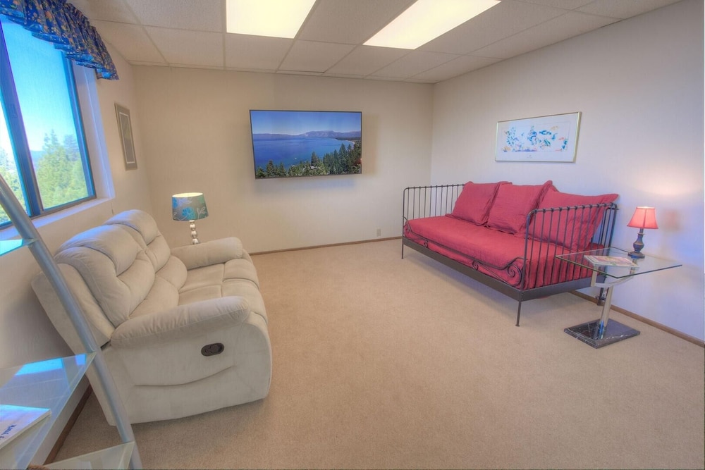 Lake View Glen 4 Bedroom Home by RedAwning - Property Image 32