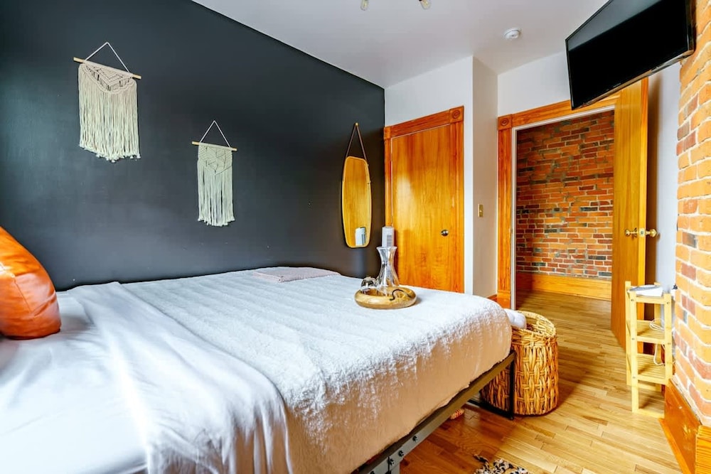 Prime Location Top Rated Clean Parking Free