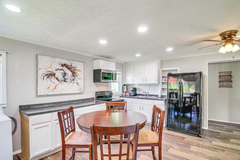 Pet-friendly Somerset Cottage Near Boat Ramps!