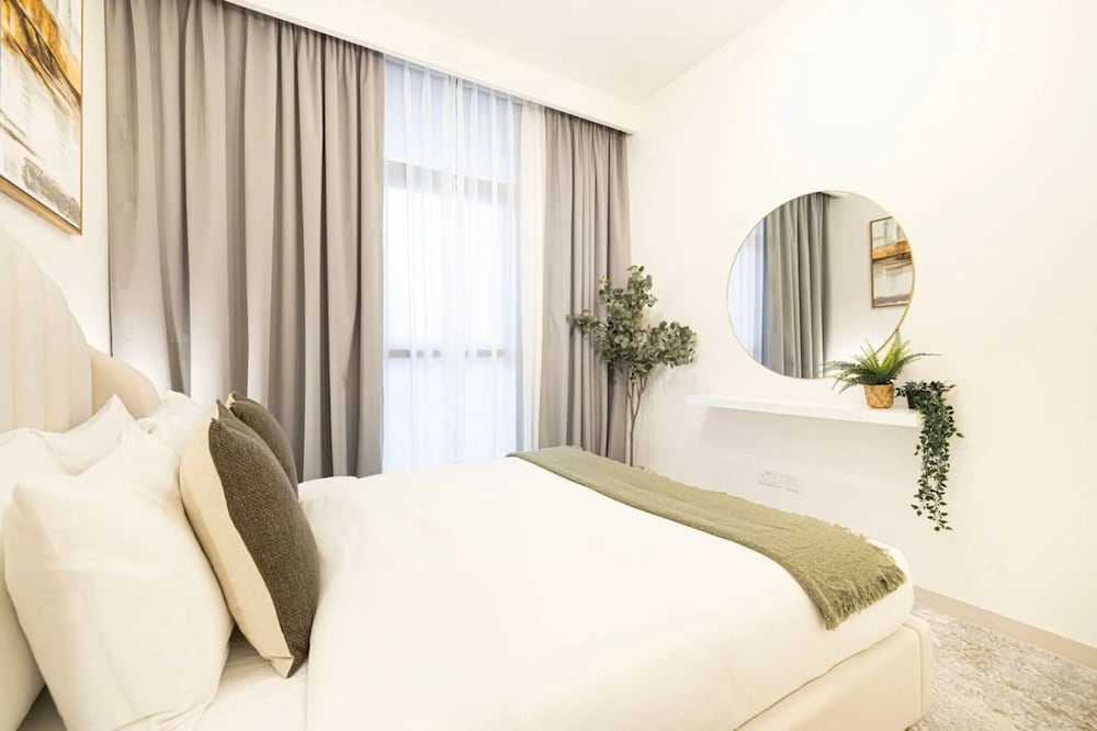 Burj Crown Lux Apartment by Dubai Mall