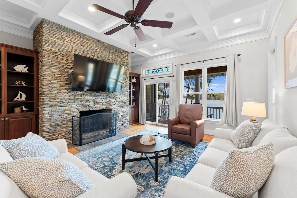 Sunset Pointe by Avantstay Waterfront, Beach, Fire Pit Sleeps 14 5bdr 4BA