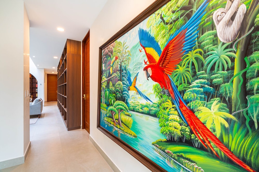 Casa Bella Vina Luxury Villa Near Beach Town