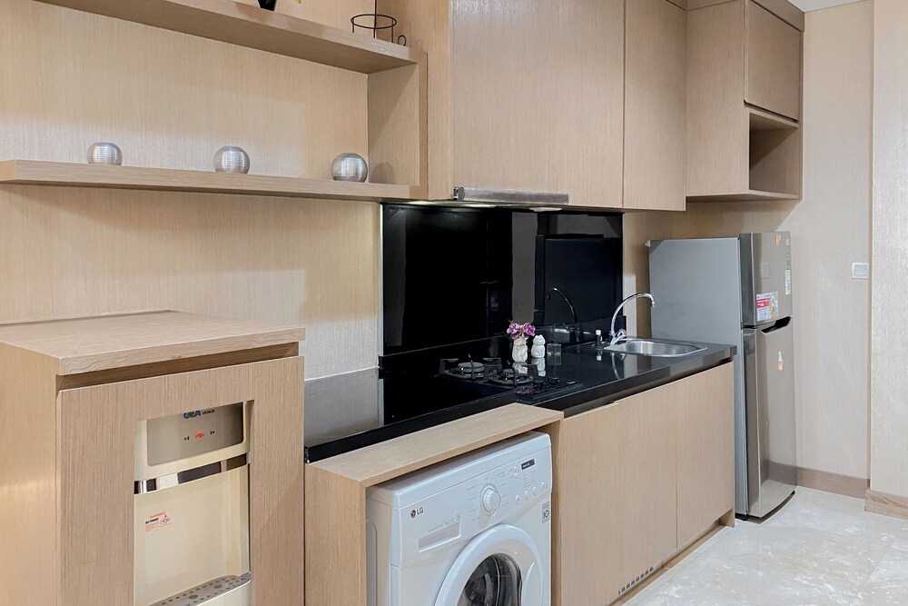 Spacious And Comfy 1Br At L'Avenue Pancoran Apartment