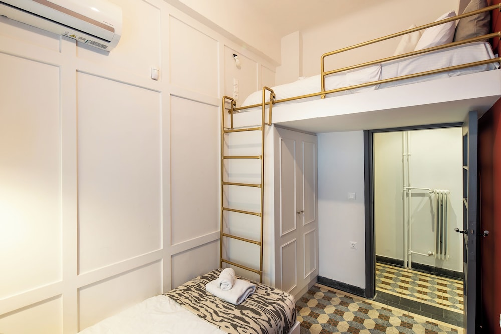 Meadows - Luxury 3-Bedroom Apt in Athens