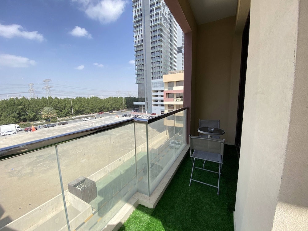 Lux BnB 1BD JVC