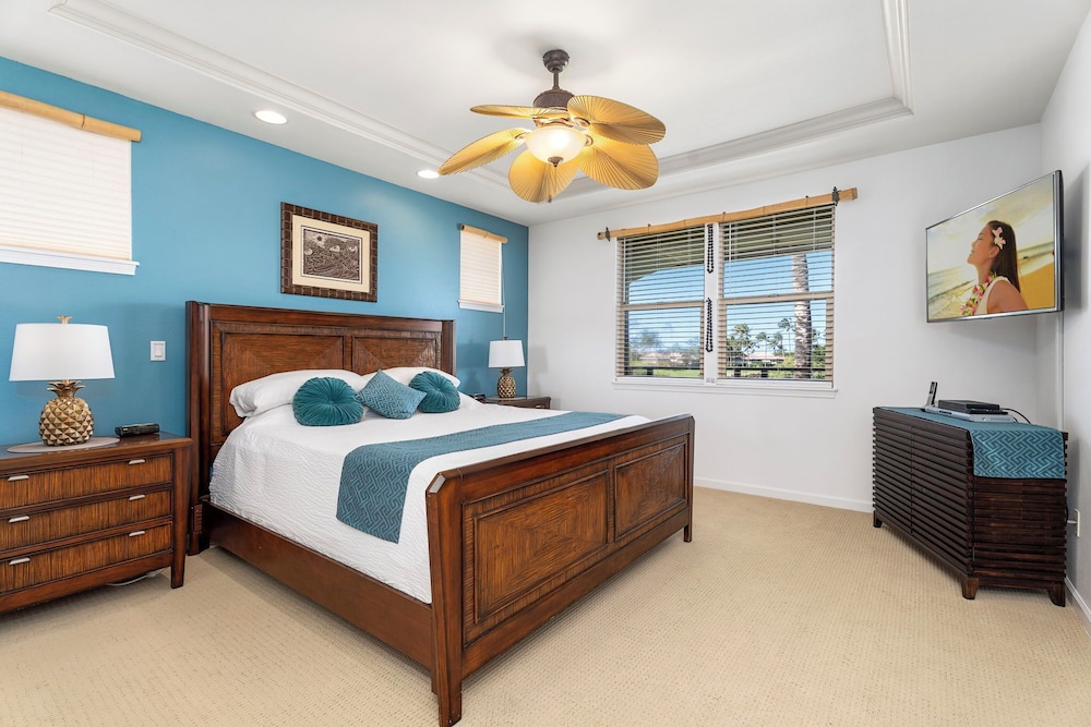 Walk to Restaurants/shopping - Excellent Golf Course Views - Private Beach Access - Vrkcv