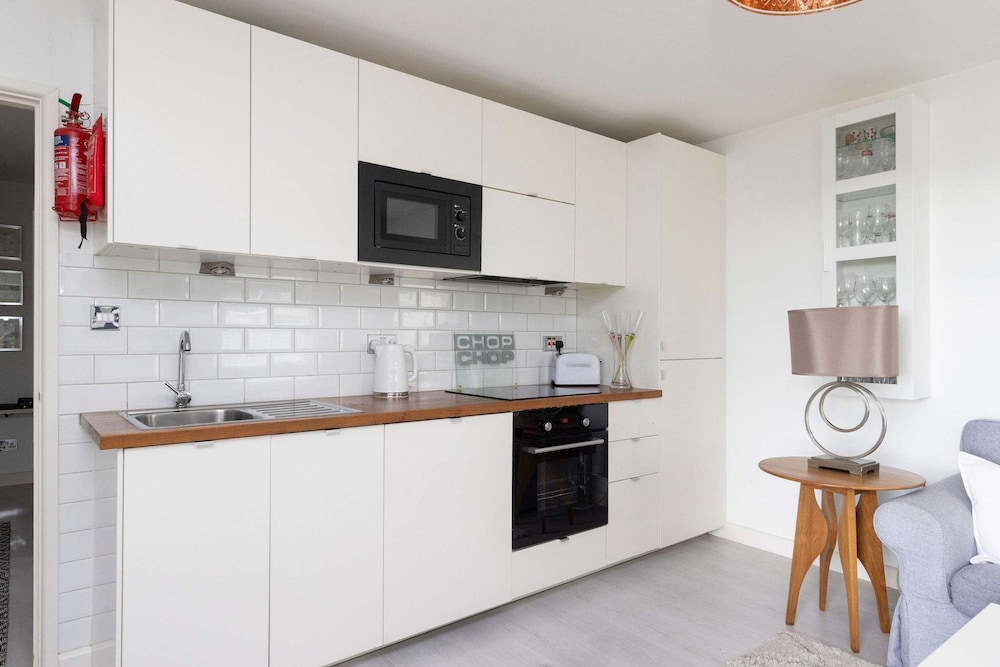 Stylish Ground Floor Apartment With Sea Views