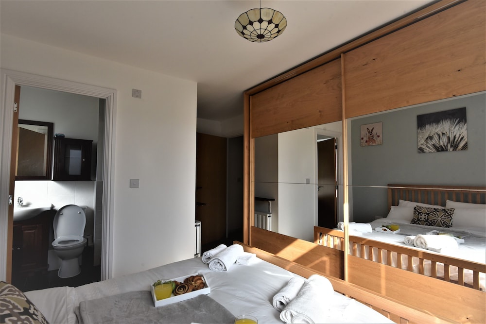 Hughenden Garden Luxury Apartment view 3