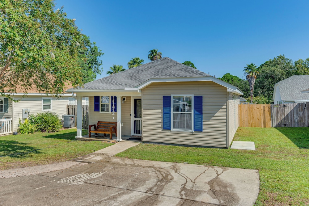 3 Mi to Beach: Quiet Gulf Breeze Gem Near Dtwn