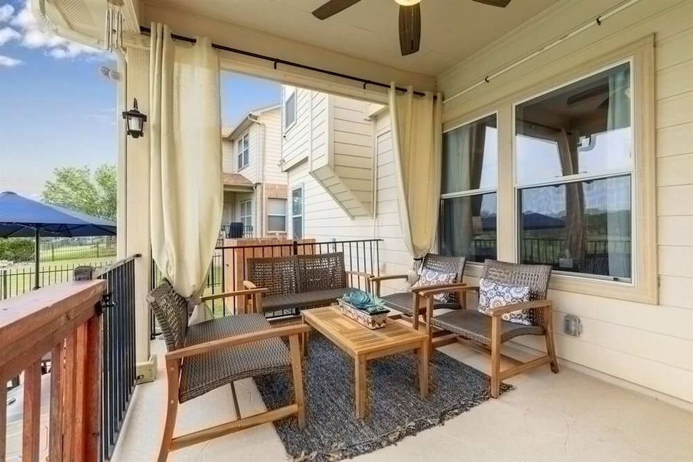 Serene Views Ideal For Long Stays Heated Pool