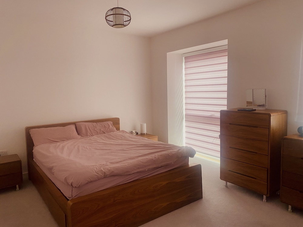 Luxorious 2-bedroom Townhouse in Carshalton view 5